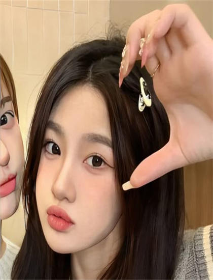 丑女贝蒂 第四季象征隐喻解析深刻反思的：符号意义与深层寓意探讨，影院同步